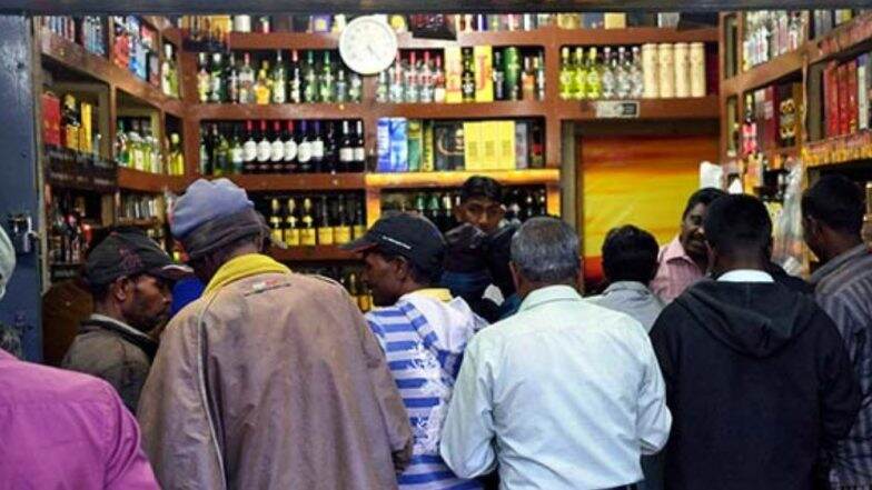 उत्तर प्रदेश: विषारी दारु प्यायल्याने 14 जणांचा मृत्यू, 12 अधिकारी निलंबित उत्तर प्रदेश: विषारी दारु प्यायल्याने 14 जणांचा मृत्यू, 12 अधिकारी निलंबित