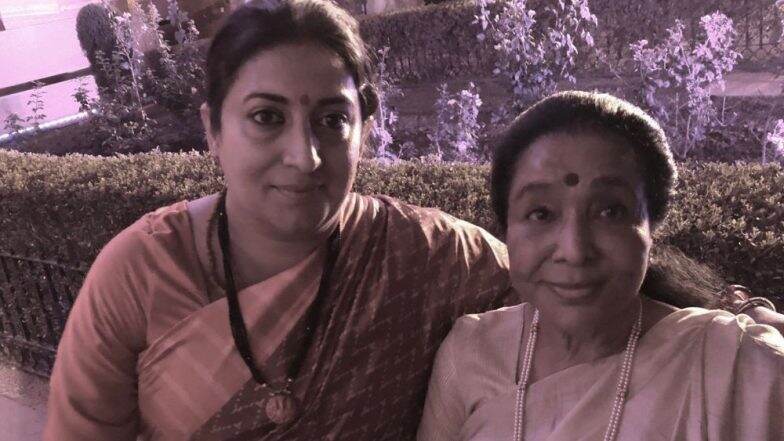 स्मृती इराणी यांचा 'या' कारणामुळे विजय झाला, प्रसिद्ध गायिका आशा भोसले यांनी केला खुलासा स्मृती इराणी यांचा 'या' कारणामुळे विजय झाला, प्रसिद्ध गायिका आशा भोसले यांनी केला खुलासा