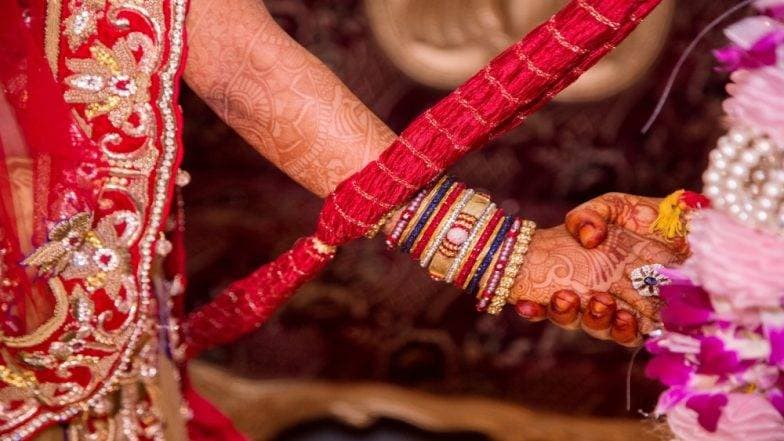 हिंदू लग्नसराईच्या काळात यंदा ‘या’ राशींचे लोक अडकू शकतात विवाह बंधनात हिंदू लग्नसराईच्या काळात यंदा ‘या’ राशींचे लोक अडकू शकतात विवाह बंधनात