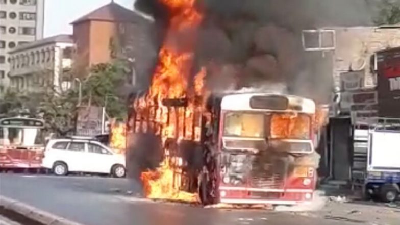 Mumbai Fire: गोरेगाव परिसरात उभ्या BEST च्या बसने घेतला पेट, प्रवाशांच्या सुरक्षेवर पुन्हा एकदा प्रश्नचिन्ह