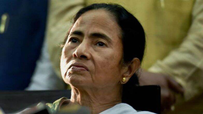 Lok Sabha Election Results 2019: अखेर ममता दीदींच्या पश्चिम बंगालला खिंडार; 2014 मध्ये 2 जागा जिंकणारा भाजप 17 जागांवर आघाडीवर Lok Sabha Election Results 2019: अखेर ममता दीदींच्या पश्चिम बंगालला खिंडार; 2014 मध्ये 2 जागा जिंकणारा भाजप 17 जागांवर आघाडीवर