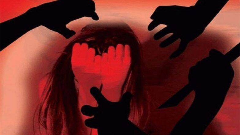 अहमदनगर: माजी महापौर भगवान फुलसौंदर यांच्यासह 10 जणांविरोधात बलात्कार, मारहाणीचा गुन्हा दाखल अहमदनगर: माजी महापौर भगवान फुलसौंदर यांच्यासह 10 जणांविरोधात बलात्कार, मारहाणीचा गुन्हा दाखल