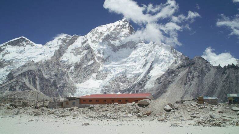 मुंबईकर गिर्यारोहक अंजली कुलकर्णी यांचा माऊंट एव्हरेस्ट उतरताना दुर्दैवी मृत्यू मुंबईकर गिर्यारोहक अंजली कुलकर्णी यांचा माऊंट एव्हरेस्ट उतरताना दुर्दैवी मृत्यू