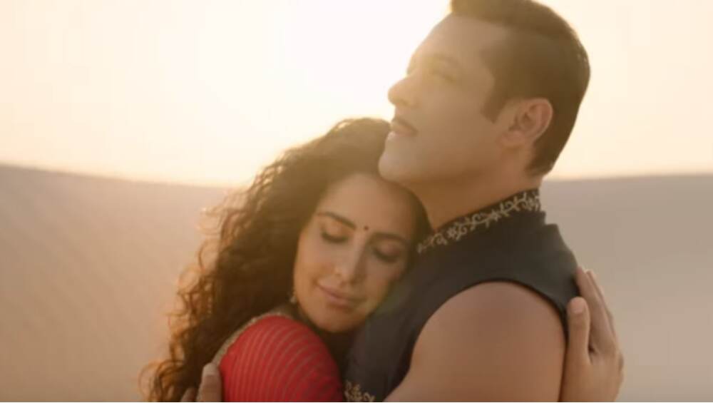 Chashni Song: ‘भारत’ सिनेमातील सलमान खान आणि कैटरीना कैफ यांचे रोमॅन्टिक गाणं ‘चाशनी’ रसिकांच्या भेटीला (Watch Video) Chashni Song: ‘भारत’ सिनेमातील सलमान खान आणि कैटरीना कैफ यांचे रोमॅन्टिक गाणं ‘चाशनी’ रसिकांच्या भेटीला (Watch Video)