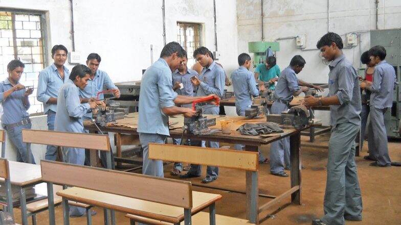 खुशखबर! राज्यात पुन्हा होणार ITI ची परीक्षा, 'त्या' विद्यार्थ्यांना दिलास; जाणून घ्या नवे वेळापत्रक खुशखबर! राज्यात पुन्हा होणार ITI ची परीक्षा, 'त्या' विद्यार्थ्यांना दिलास; जाणून घ्या नवे वेळापत्रक
