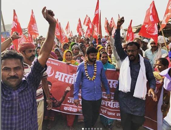 कन्हैया कुमार याचा समर्थक कॉम्रेड फागो तंती याची निर्घृण हत्या; दोषींना शिक्षा दिल्याशिवाय शांत बसणार नाही- कन्हैया कुमार कन्हैया कुमार याचा समर्थक कॉम्रेड फागो तंती याची निर्घृण हत्या; दोषींना शिक्षा दिल्याशिवाय शांत बसणार नाही- कन्हैया कुमार