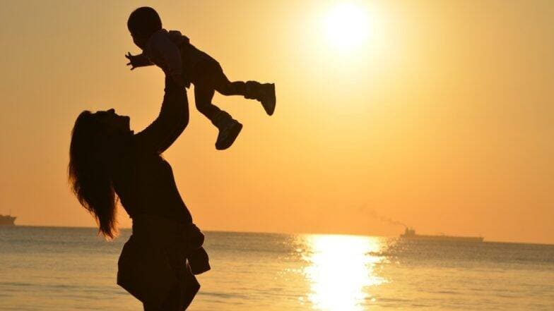 Mother's Day 2019: अमेरिका, जपान, ग्रीक, भारत आणि चीन या 5 देशांसह जगभरात कसा साजरा केला जातो मातृदिन Mother's Day 2019: अमेरिका, जपान, ग्रीक, भारत आणि चीन या 5 देशांसह जगभरात कसा साजरा केला जातो मातृदिन