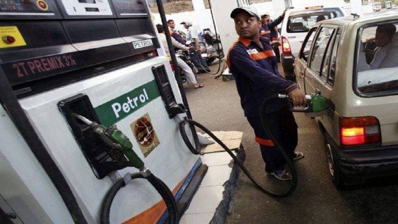 Petrol and Diesel Price 9th May: पेट्रोल डिझेलच्या दरात घट; जाणून घ्या मुंबई, दिल्ली, चेन्नई सह देशातील प्रमुख शहरात किती आहेत आजचे पेट्रोल-डिझेलचे दर Petrol and Diesel Price 9th May: पेट्रोल डिझेलच्या दरात घट; जाणून घ्या मुंबई, दिल्ली, चेन्नई सह देशातील प्रमुख शहरात किती आहेत आजचे पेट्रोल-डिझेलचे दर