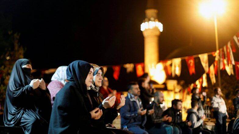 Ramadan 2019 Iftar Time 10 May: मुंबई, पुणे, नाशिक आणि औरंगाबाद शहरामध्ये आजचा रमजान रोजा सोडण्यासाठी 'इफ्तार' वेळ काय? Ramadan 2019 Iftar Time 10 May: मुंबई, पुणे, नाशिक आणि औरंगाबाद शहरामध्ये आजचा रमजान रोजा सोडण्यासाठी 'इफ्तार' वेळ काय?