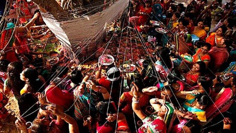 Vat Purnima 2019: जाणून घ्या वटपौर्णिमा सणाचे महत्व, उद्देश आणि पूजा विधी Vat Purnima 2019: जाणून घ्या वटपौर्णिमा सणाचे महत्व, उद्देश आणि पूजा विधी