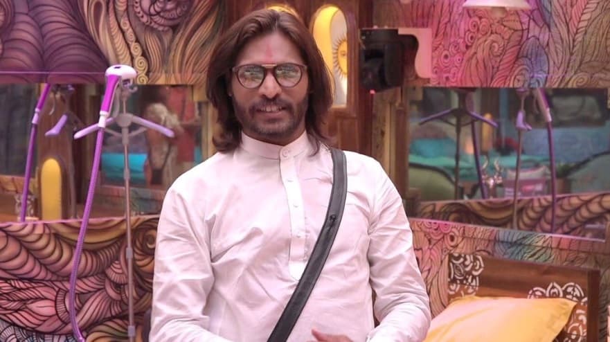 अभिजित बिचुकले यांना न्यायालयीन कोठडी; Bigg Boss मधील 'घरवापसी' बद्दल साशंकता कायम अभिजित बिचुकले यांना न्यायालयीन कोठडी; Bigg Boss मधील 'घरवापसी' बद्दल साशंकता कायम