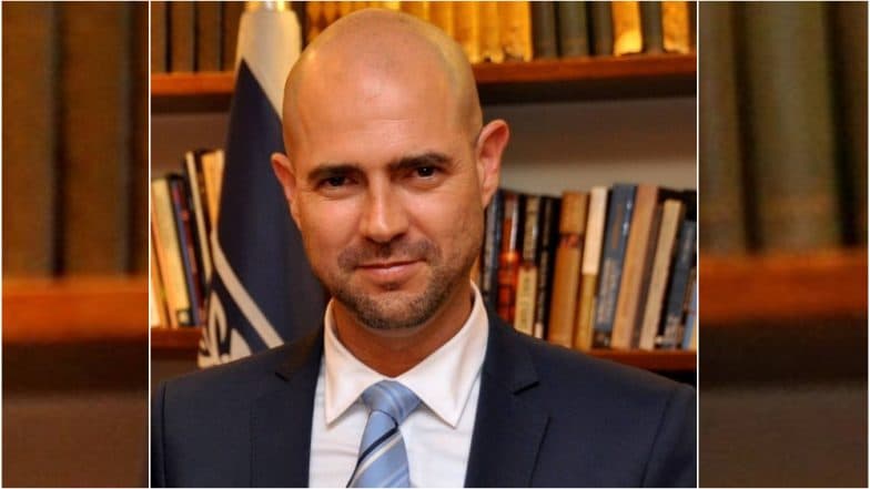 Israeli: गे खासदार आमिर ओहाना यांचा बेंजामिन नेतन्याहू यांच्या मंत्रिमंडळात समावेश, कायदा मंत्रालय सांभाळणार Israeli: गे खासदार आमिर ओहाना यांचा बेंजामिन नेतन्याहू यांच्या मंत्रिमंडळात समावेश, कायदा मंत्रालय सांभाळणार