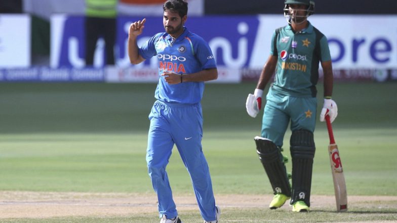 IND vs PAK, ICC World Cup 2019: Team India ला आणखी एक दणका, भुवनेश्वर कुमारला हि झाली दुखापत, पुढे सामन्यात भाग घेणार नाही