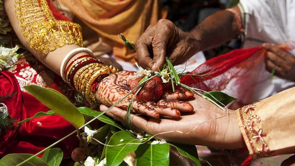 पाकिस्तान मध्ये 10 वर्षीय हिंदू मुलीचे अपहरण करत बळजबरीने लावले लग्न पाकिस्तान मध्ये 10 वर्षीय हिंदू मुलीचे अपहरण करत बळजबरीने लावले लग्न