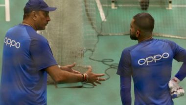 ICC World Cup 2019: IND vs WI मॅचआधी विराट कोहली, विजय शंकर ला सल्ला देताना दिसले रवी शास्त्री, Netizens ने विनोदी प्रतिक्रियांनी केले ट्रोल
