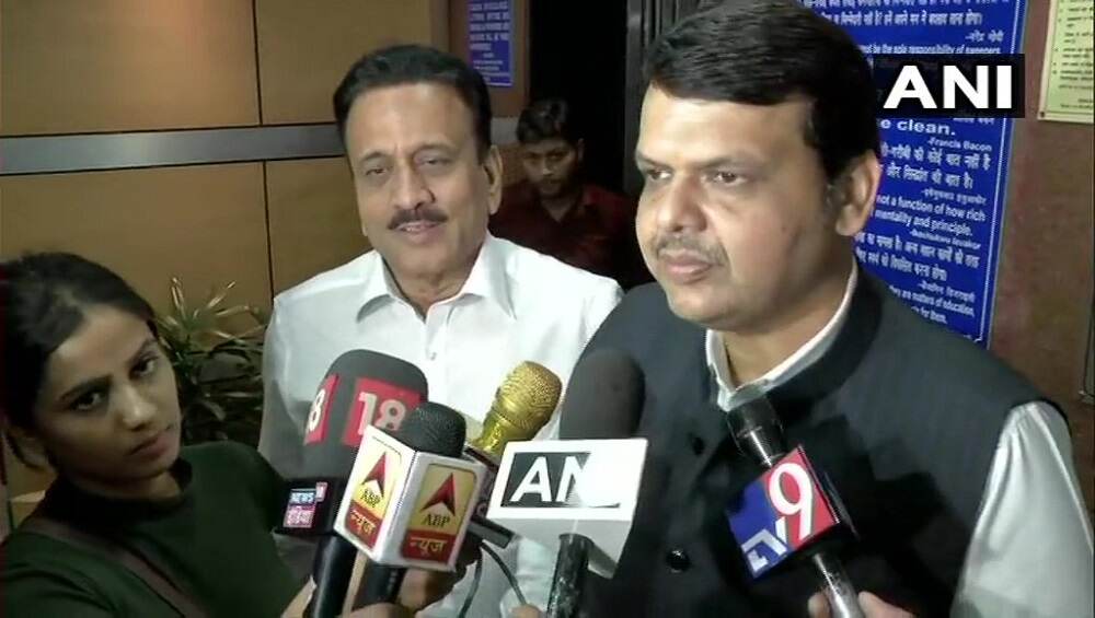 अखेर उद्या होणार मंत्रिमंडळाचा विस्तार, सकाळी 11 वाजता शपतविधी; जाणून घ्या कोणाचा होऊ शकतो समावेश तर कोणाला मिळेल डच्चू अखेर उद्या होणार मंत्रिमंडळाचा विस्तार, सकाळी 11 वाजता शपतविधी; जाणून घ्या कोणाचा होऊ शकतो समावेश तर कोणाला मिळेल डच्चू