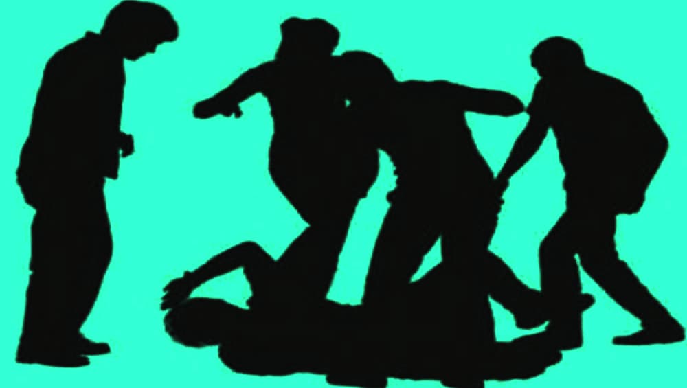 नाशिक: तरुण-तरुणींच्या गटात 'फ्री स्टाईल' हाणामारी; सिडको कॉलेज परिसरातील घटना सीसीटीव्हीत कैद नाशिक: तरुण-तरुणींच्या गटात 'फ्री स्टाईल' हाणामारी; सिडको कॉलेज परिसरातील घटना सीसीटीव्हीत कैद
