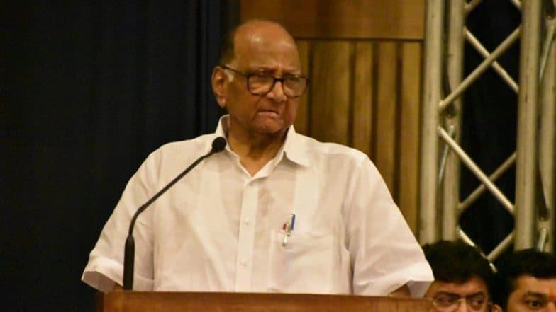 Maharashtra Flood: महाराष्ट्र्र पूरग्रस्तांच्या मदतीला धावले बारामतीकर, शरद पवार यांच्या आव्हानावर एका तासात उभारली एक कोटीची मदत Maharashtra Flood: महाराष्ट्र्र पूरग्रस्तांच्या मदतीला धावले बारामतीकर, शरद पवार यांच्या आव्हानावर एका तासात उभारली एक कोटीची मदत