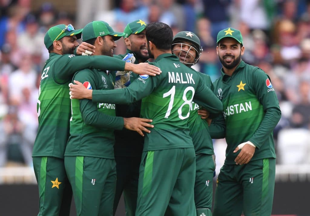 ICC World Cup 2019: भारताकडून पराभवानंतर पाकिस्तानी चाहत्याकडून संघावर बंदीची मागणी, कोर्टात याचिका दाखल ICC World Cup 2019: भारताकडून पराभवानंतर पाकिस्तानी चाहत्याकडून संघावर बंदीची मागणी, कोर्टात याचिका दाखल