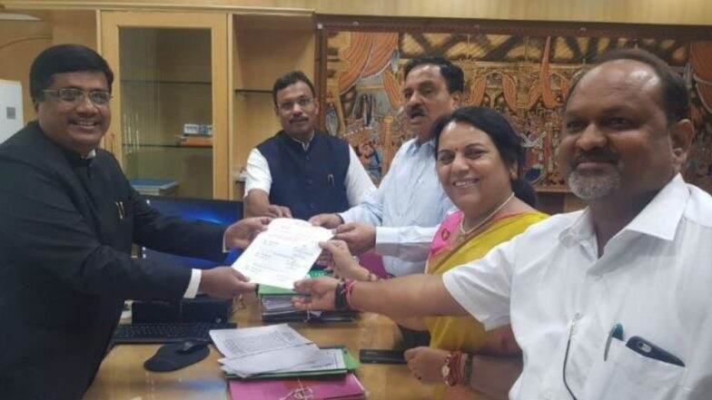 डॉ. नीलम गोर्हे यांनी दाखल केला महाराष्ट्र विधान परिषद उपसभापती पदासाठी उमेदवारी अर्ज डॉ. नीलम गोर्हे यांनी दाखल केला महाराष्ट्र विधान परिषद उपसभापती पदासाठी उमेदवारी अर्ज