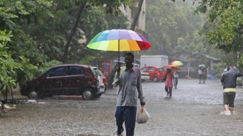 Cyclone Vayu गुजरातच्या दिशेने, उद्या मुंबईत धडकणार असल्याचा हवामान खात्याचा अंदाज Cyclone Vayu गुजरातच्या दिशेने, उद्या मुंबईत धडकणार असल्याचा हवामान खात्याचा अंदाज