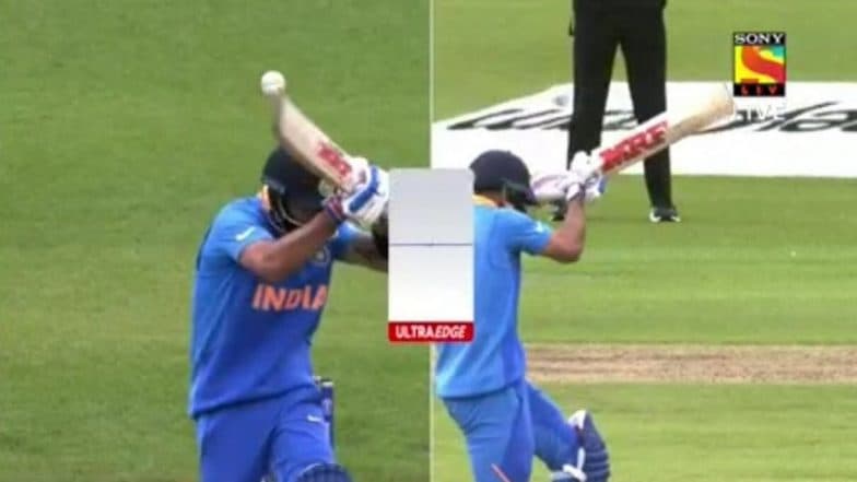 IND vs PAK, ICC World Cup 2019: आऊट नसतानाही विराट कोहलीने सोडले मैदान, भडकले फैंस IND vs PAK, ICC World Cup 2019: आऊट नसतानाही विराट कोहलीने सोडले मैदान, भडकले फैंस