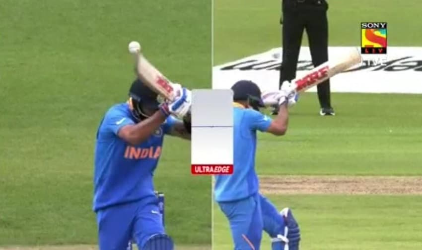 IND vs PAK, ICC World Cup 2019: आऊट नसतानाही विराट कोहलीने सोडले मैदान, भडकले फैंस IND vs PAK, ICC World Cup 2019: आऊट नसतानाही विराट कोहलीने सोडले मैदान, भडकले फैंस