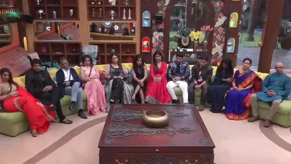 Bigg Boss Marathi 2, 22 June, Weekend चा डाव Updates: महेश सरांनी घेतली स्पर्धकांची शाळा; वीणा सुरक्षित तर पराग Danger Zone मध्ये Bigg Boss Marathi 2, 22 June, Weekend चा डाव Updates: महेश सरांनी घेतली स्पर्धकांची शाळा; वीणा सुरक्षित तर पराग Danger Zone मध्ये