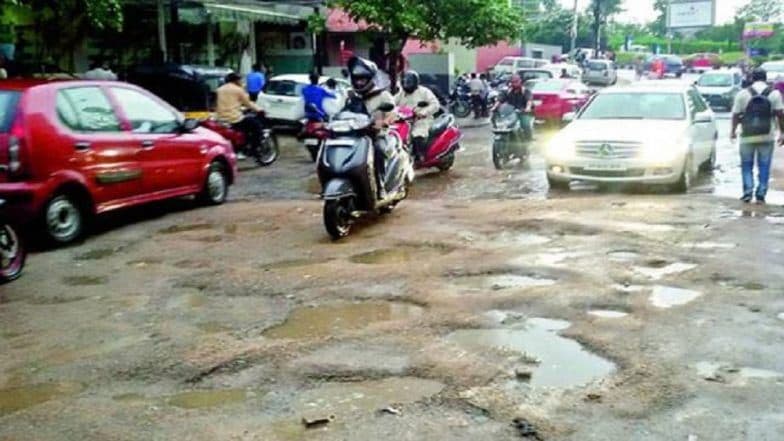 खुशखबर! आता मुंबई मधील खड्डे बुजणार 24 तासांत; फक्त पाठवावा लागेल फोटो, जाणून घ्या WhatsApp Number खुशखबर! आता मुंबई मधील खड्डे बुजणार 24 तासांत; फक्त पाठवावा लागेल फोटो, जाणून घ्या WhatsApp Number