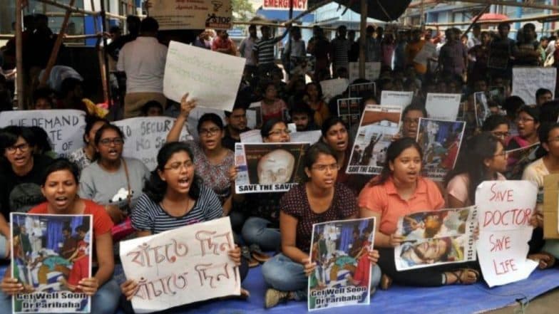 Doctor's Strike: देशभरातील डॉक्टरांचे आज पुन्हा आंदोलन, दिल्ली मधील 18 रुग्णालयात वैद्यकिय सेवा बंद राहणार Doctor's Strike: देशभरातील डॉक्टरांचे आज पुन्हा आंदोलन, दिल्ली मधील 18 रुग्णालयात वैद्यकिय सेवा बंद राहणार