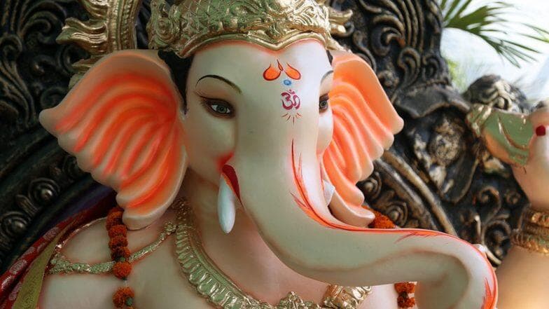 Sankashti Chaturthi 2019: संकष्टी चतुर्थीनिमित्त जाणून घ्या गणपती बाप्पाच्या 'या' खास आवडत्या गोष्टी Sankashti Chaturthi 2019: संकष्टी चतुर्थीनिमित्त जाणून घ्या गणपती बाप्पाच्या 'या' खास आवडत्या गोष्टी