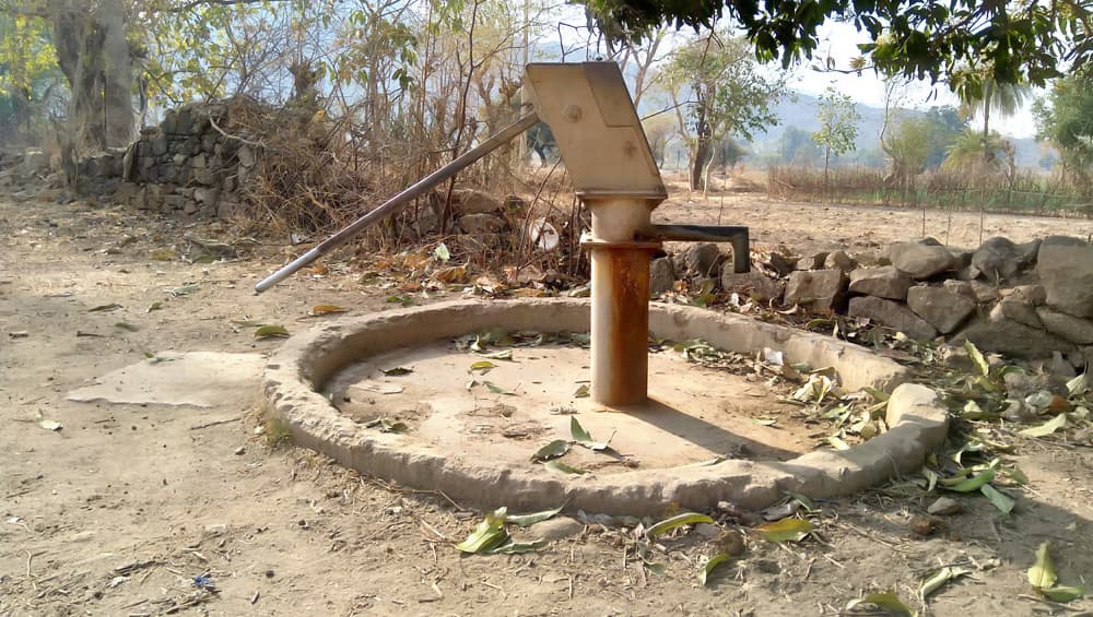 भारतीय व्यावसायिकामुळे पाकिस्तानी जनतेला मिळणार पाणी, सिंध प्रांतात बसवले हातपंप भारतीय व्यावसायिकामुळे पाकिस्तानी जनतेला मिळणार पाणी, सिंध प्रांतात बसवले हातपंप