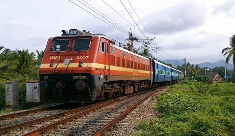 नाशिक: इगतपुरी रेल्वे स्थानकाजवळ रेल्वे रुळाला तडा; राज्यराणी, पंचवटी एक्सप्रेस चं वेळापत्रक कोलमडलं नाशिक: इगतपुरी रेल्वे स्थानकाजवळ रेल्वे रुळाला तडा; राज्यराणी, पंचवटी एक्सप्रेस चं वेळापत्रक कोलमडलं