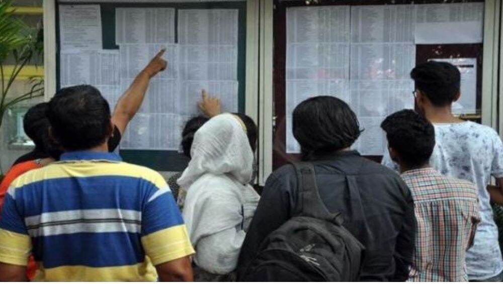 FYJC Admission 2019: अकरावी प्रवेशप्रक्रियेची दुसरी यादी 22 जुलैला होणार जाहीर, मात्र पहिल्याच यादीत 80 टक्के जागा फुल्ल FYJC Admission 2019: अकरावी प्रवेशप्रक्रियेची दुसरी यादी 22 जुलैला होणार जाहीर, मात्र पहिल्याच यादीत 80 टक्के जागा फुल्ल