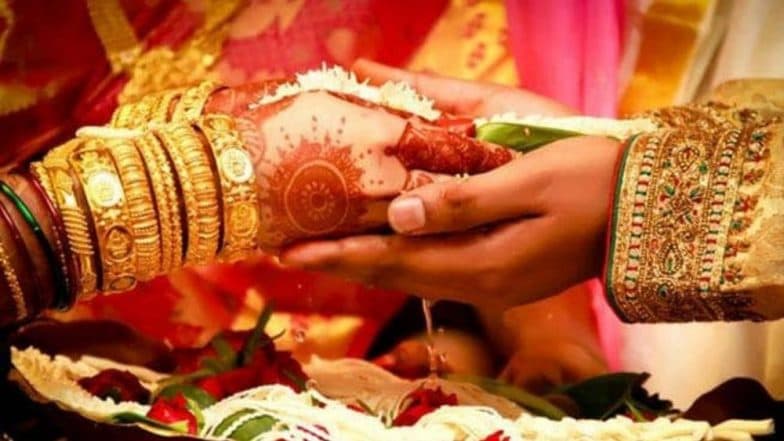बिहार: वर्षभर रिलेशनशिप, प्रेयसीसोबत जबरदस्ती लग्न करत विवाहाच्या पहिल्या रात्री विष देऊन हत्या बिहार: वर्षभर रिलेशनशिप, प्रेयसीसोबत जबरदस्ती लग्न करत विवाहाच्या पहिल्या रात्री विष देऊन हत्या