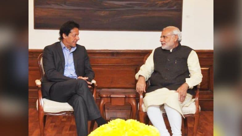 इमरान खान यांचं नरेंद्र मोदी यांना पत्र, भारत पाक संबंध सुधारण्यासाठी चर्चेची मागणी इमरान खान यांचं नरेंद्र मोदी यांना पत्र, भारत पाक संबंध सुधारण्यासाठी चर्चेची मागणी