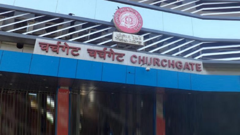 मुंबई: चर्चगेट रेल्वे स्टेशन परिसरात होर्डिंग कोसळले; एक ठार; दोन जखमी