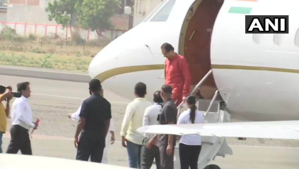 शिवसेना पक्षप्रमुख उद्धव ठाकरे 18 खासदारांसह थोड्याच वेळाच रामलल्लांचे दर्शन घेणार शिवसेना पक्षप्रमुख उद्धव ठाकरे 18 खासदारांसह थोड्याच वेळाच रामलल्लांचे दर्शन घेणार