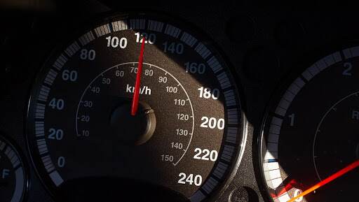 मुंबई-पुणे एक्सप्रेसवे वर आता 120 KMPH वर चालवा गाडी, केंद्रीय मंत्री नितीन गडकरी यांची ठरावाला मंजुरी मुंबई-पुणे एक्सप्रेसवे वर आता 120 KMPH वर चालवा गाडी, केंद्रीय मंत्री नितीन गडकरी यांची ठरावाला मंजुरी