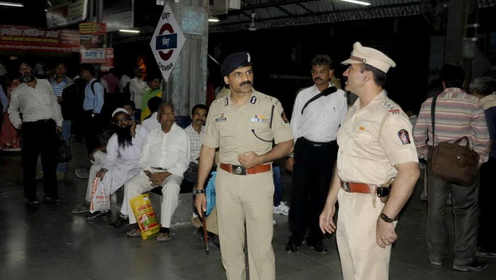 1 ऑगस्टपासून आता मुंबई रेल्वे पोलिसही ऑनड्युटी 'आठ तास', रेल्वे प्रशासनाचा महत्वपुर्ण निर्णय 1 ऑगस्टपासून आता मुंबई रेल्वे पोलिसही ऑनड्युटी 'आठ तास', रेल्वे प्रशासनाचा महत्वपुर्ण निर्णय