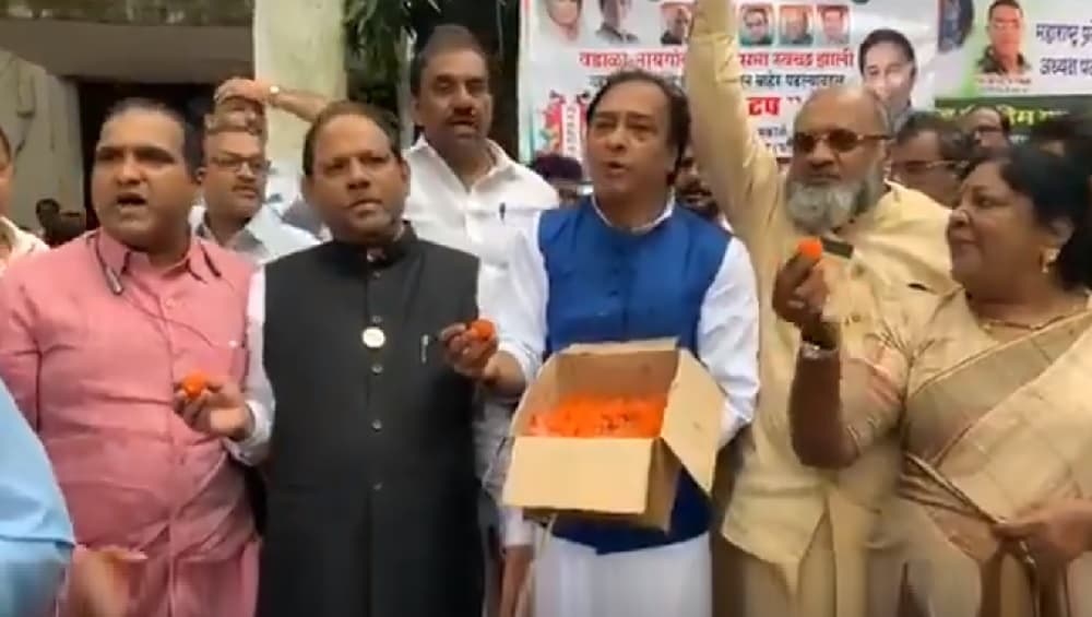 BJP Mega Recruitment 2019: 'काँग्रेसमधील घाण गेली, आमची दिवाळी आजच साजरी झाली'; मुंबई टिळक भवन काँग्रेस कार्यालयात कार्यकर्त्यांचा जल्लोष BJP Mega Recruitment 2019: 'काँग्रेसमधील घाण गेली, आमची दिवाळी आजच साजरी झाली'; मुंबई टिळक भवन काँग्रेस कार्यालयात कार्यकर्त्यांचा जल्लोष