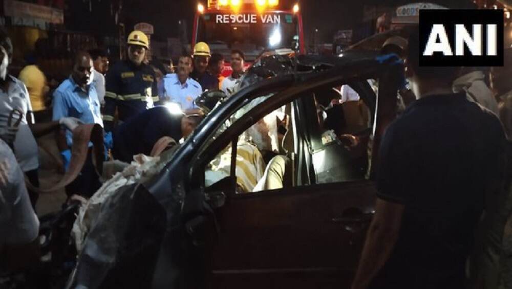 पुणे सोलापूर हायवे भीषण अपघात: 9 ठार; रायगड दर्शनास गेलेल्या महाविद्यालयीन तरुणांचा मृत्यू पुणे सोलापूर हायवे भीषण अपघात: 9 ठार; रायगड दर्शनास गेलेल्या महाविद्यालयीन तरुणांचा मृत्यू