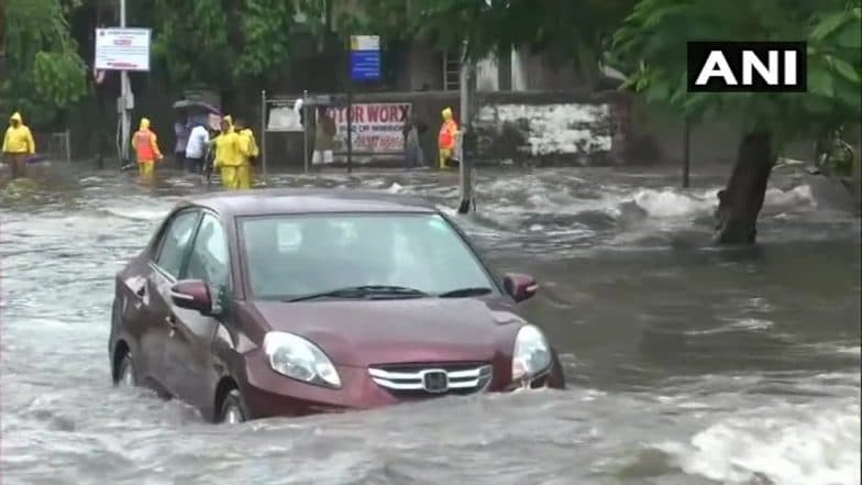 Maharashtra Monsoon 2019 Updates: मुंबई शहर उपनगरात सखल भागात पाणी साचले, अपघाताच्या घटना, कोकण विभागात अतिवृष्टीचा इशारा Maharashtra Monsoon 2019 Updates: मुंबई शहर उपनगरात सखल भागात पाणी साचले, अपघाताच्या घटना, कोकण विभागात अतिवृष्टीचा इशारा