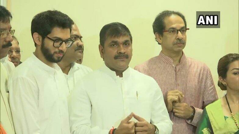सचिन अहिर यांचा शिवसेना प्रवेश; उद्धव ठाकरे यांच्या उपस्थितीत बांधल शिवबंधन; राष्ट्रवादी काँग्रेस पक्षाला धक्का सचिन अहिर यांचा शिवसेना प्रवेश; उद्धव ठाकरे यांच्या उपस्थितीत बांधल शिवबंधन; राष्ट्रवादी काँग्रेस पक्षाला धक्का