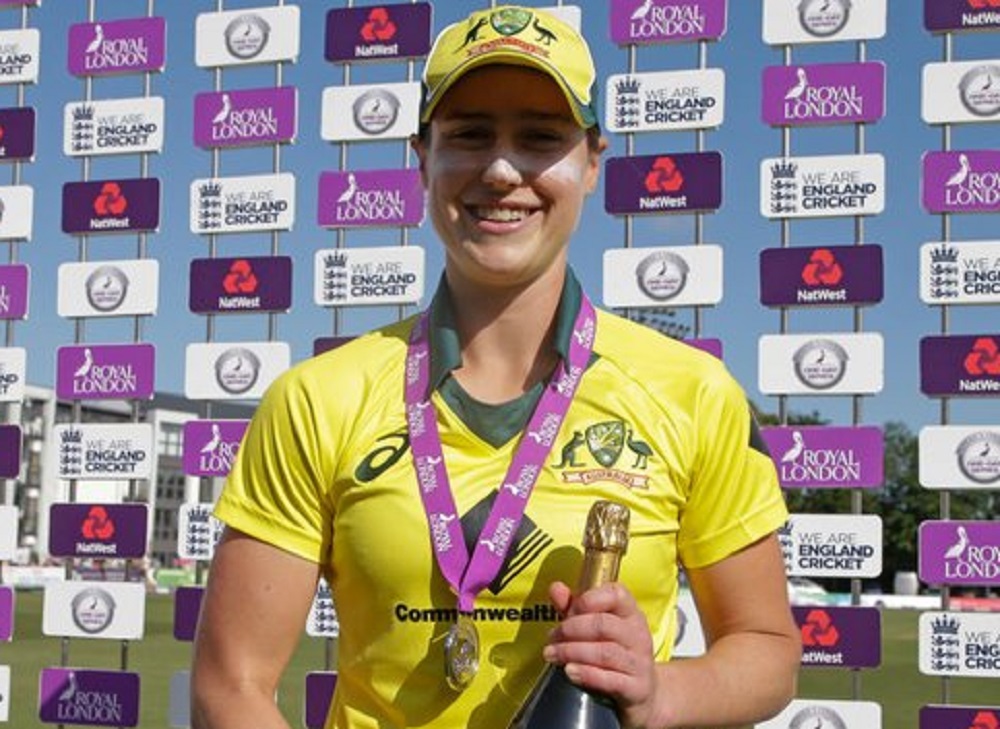 इंग्लंड विरुद्ध महिला अॅशेस टी-20 मॅचमध्ये ऑस्ट्रेलियाच्या एलिस पेरीची विक्रमी खेळी