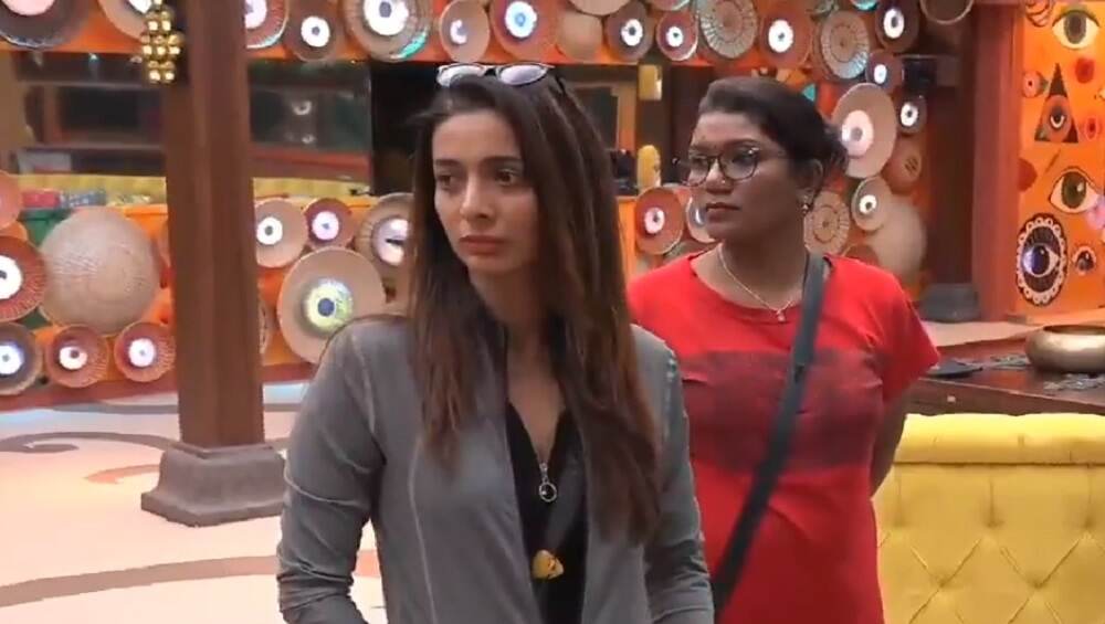 Bigg Boss Marathi 2, 18 July, Episode 54 Updates: सांकेतिक खुनासाठी डबलबार होऊनही हिना पांचाळ सुखरुप; नेहा शितोळे, शिवानी सुर्वे यांचा निशाणा निकामी Bigg Boss Marathi 2, 18 July, Episode 54 Updates: सांकेतिक खुनासाठी डबलबार होऊनही हिना पांचाळ सुखरुप; नेहा शितोळे, शिवानी सुर्वे यांचा निशाणा निकामी