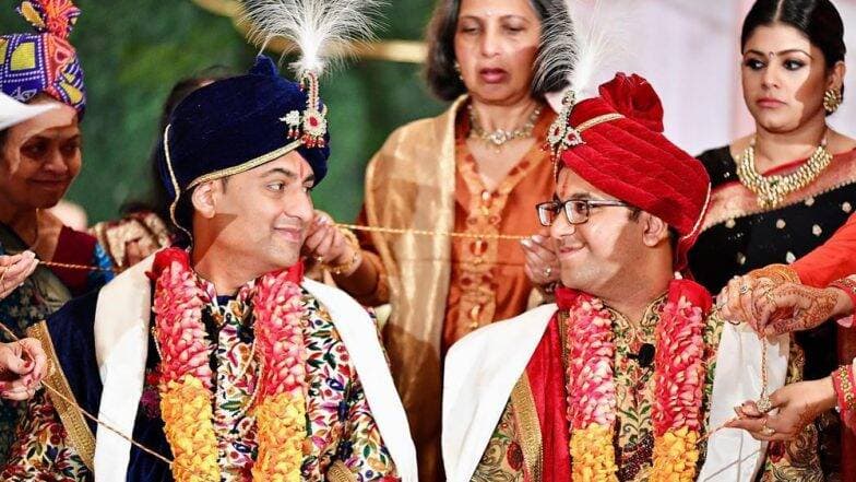 पराग आणि वैभव या दोन भारतीय तरुणांचा अमेरिकेत अनोखा विवाह; पहा फोटोज पराग आणि वैभव या दोन भारतीय तरुणांचा अमेरिकेत अनोखा विवाह; पहा फोटोज