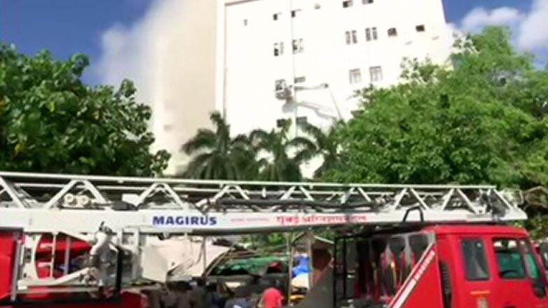 Mumbai Fire: वांद्रे परिसरातील MTNL इमारतीला लागलेल्या भीषण आगीतून 60 लोकांची सुखरुप सुटका; अद्याप 30-35 लोक अडकल्याची भीती, बचावकार्य सुरु Mumbai Fire: वांद्रे परिसरातील MTNL इमारतीला लागलेल्या भीषण आगीतून 60 लोकांची सुखरुप सुटका; अद्याप 30-35 लोक अडकल्याची भीती, बचावकार्य सुरु
