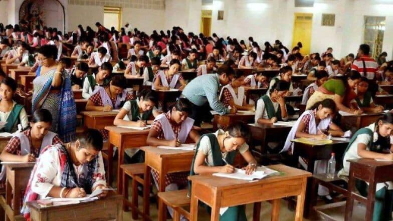गुजरात मध्ये 12 वी बोर्डाच्या परीक्षेत सामूहिक कॉपी; तब्बल 959 विद्यार्थ्यांनी लिहिले सारखेच उत्तर, चूकाही समान गुजरात मध्ये 12 वी बोर्डाच्या परीक्षेत सामूहिक कॉपी; तब्बल 959 विद्यार्थ्यांनी लिहिले सारखेच उत्तर, चूकाही समान