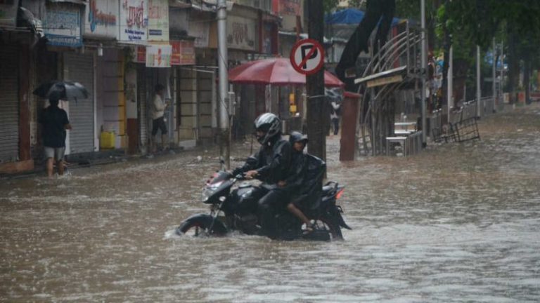 Mumbai Rain Viral Meme: आज पुन्हा मुंबईची तुंबई! नेटकऱ्यांकडून मजेशीर मीम्स सोशल मिडीयावर शेअर